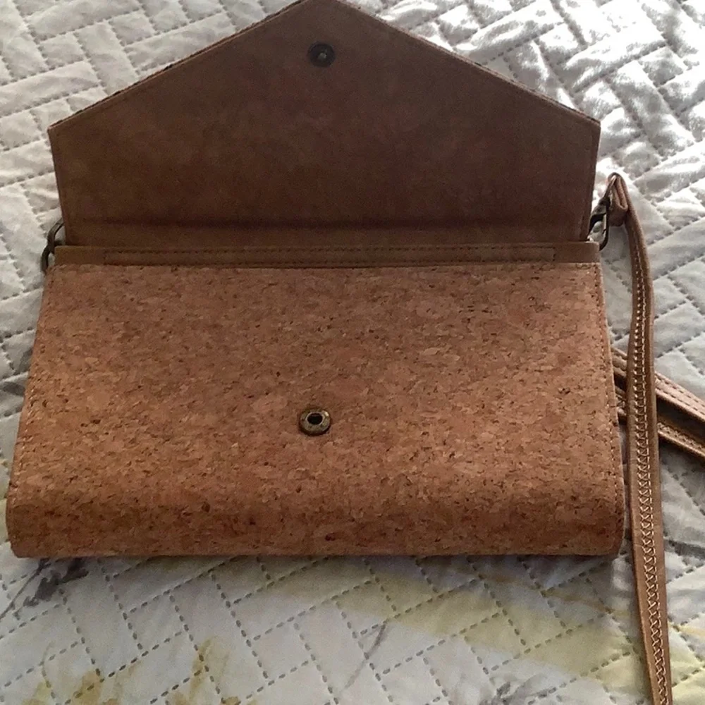 CORK ENVELOPE CROSSBODY BAG